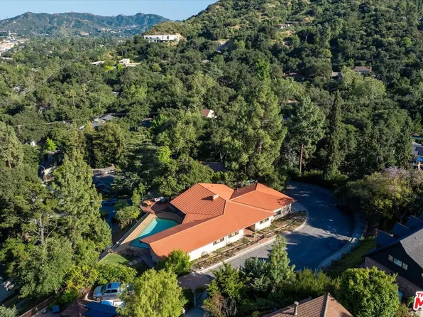 3770 Whiting Manor Ln, Glendale, CA 91208