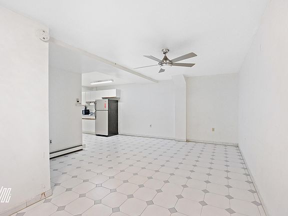 3rd image of 394 Lawton Ave Unit 2B