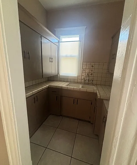 519 W Poplar St — Photo 3