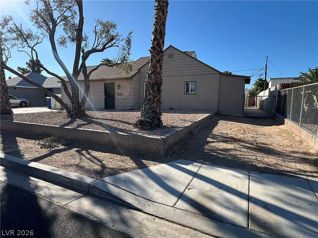 2 bed, 2.0 bath, 1372 sqft, $1,775 — Photo 2