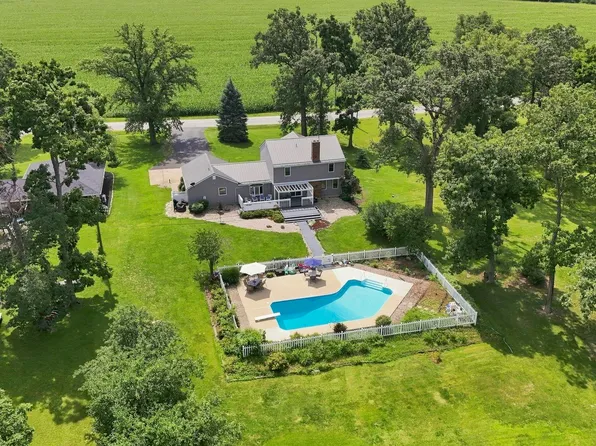 21207 Bluecast Rd, Woodburn, IN 46797