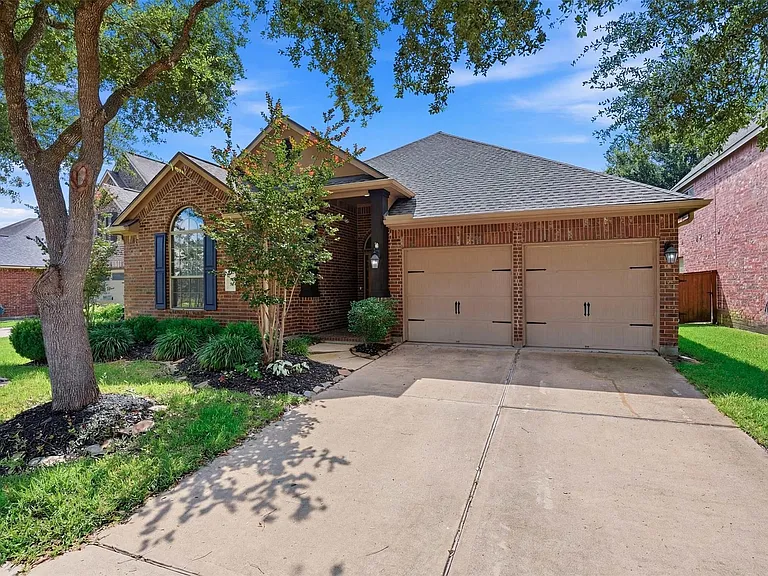 11126 Celano Dr — Photo 1