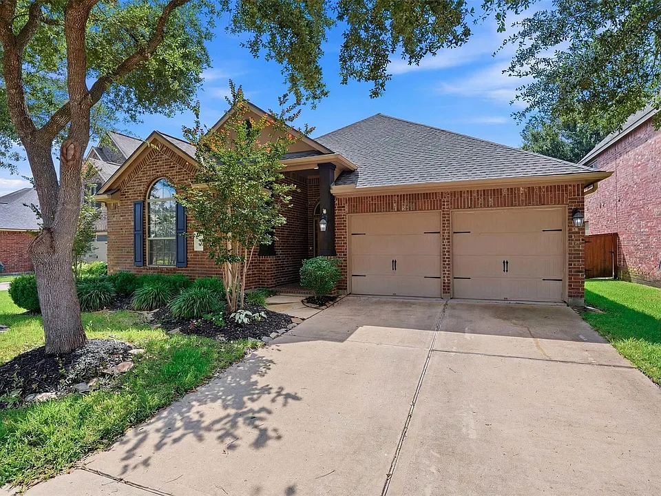 11126 Celano Dr