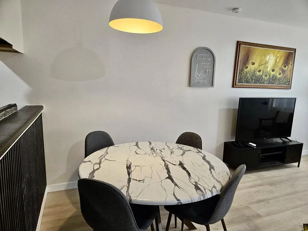 3 bed, 2.0 bath, 1050 sqft, $1,204 — Photo 3