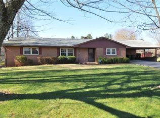 1560 Lewisville Vienna Rd, Pfafftown, NC 27040