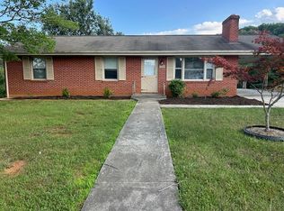 5524 Green Meadow Rd, Roanoke, VA 24018