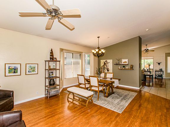 3rd image of 1728 E Linda Ln
