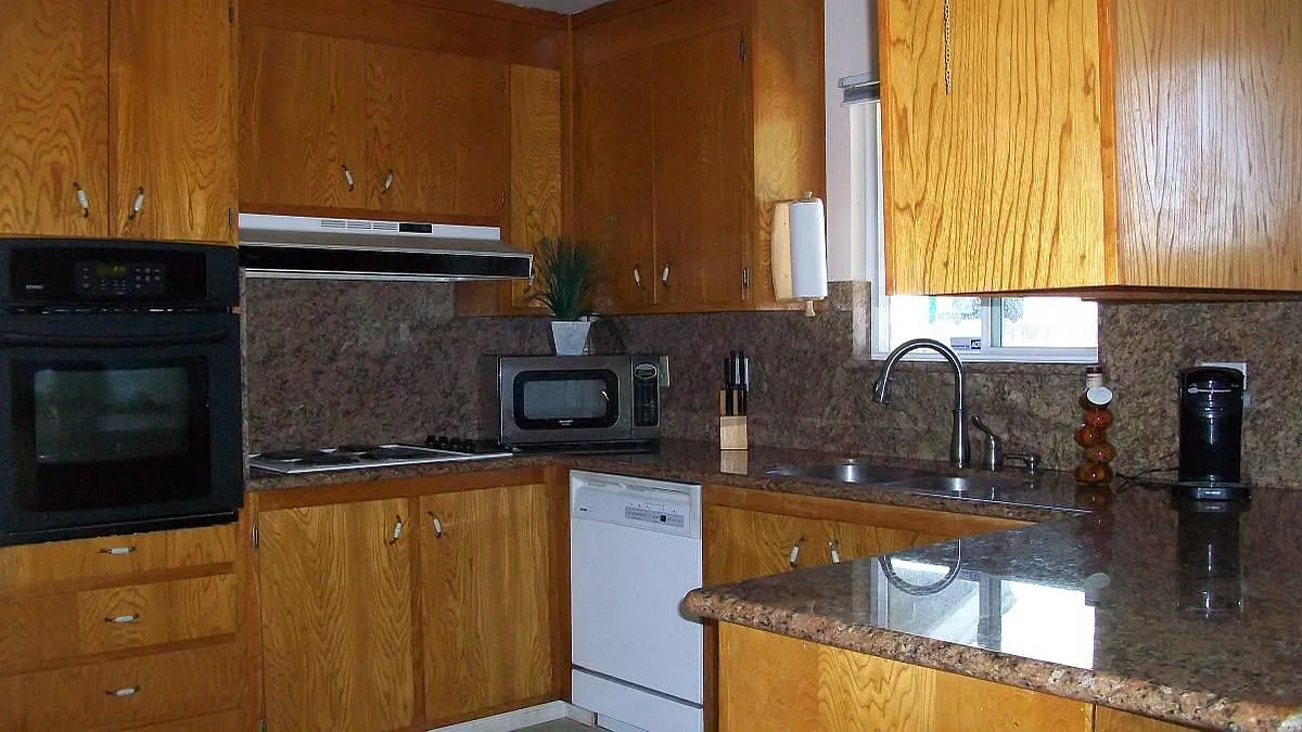 3 bed, 1300 sqft, $3,985 — Photo 4
