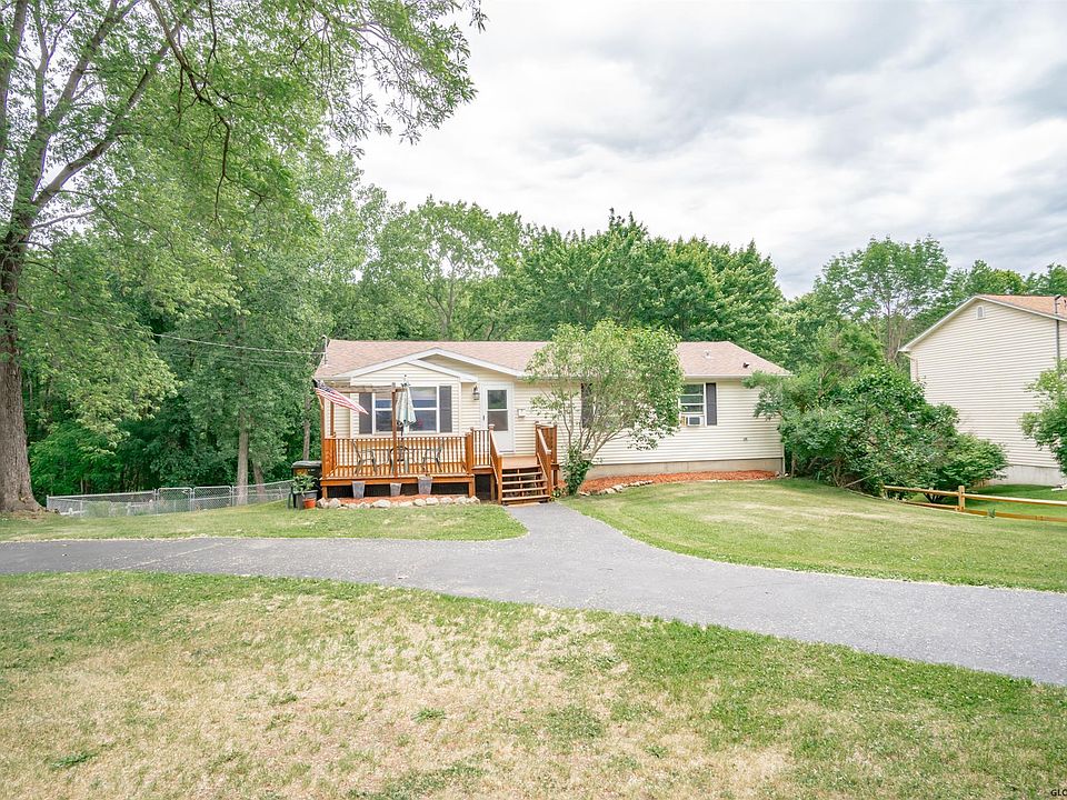 1st image of 10 Thornwood Dr