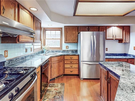 5th image of 32929 Ashdown Dr