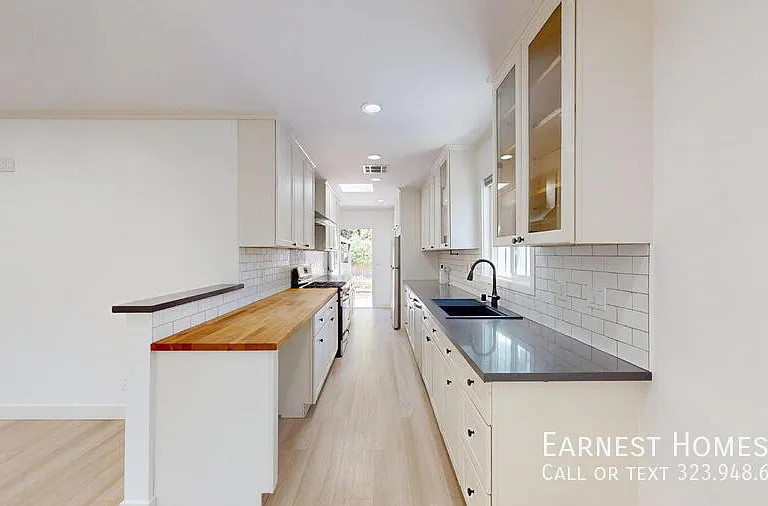 5844 Vesper Ave — Photo 5