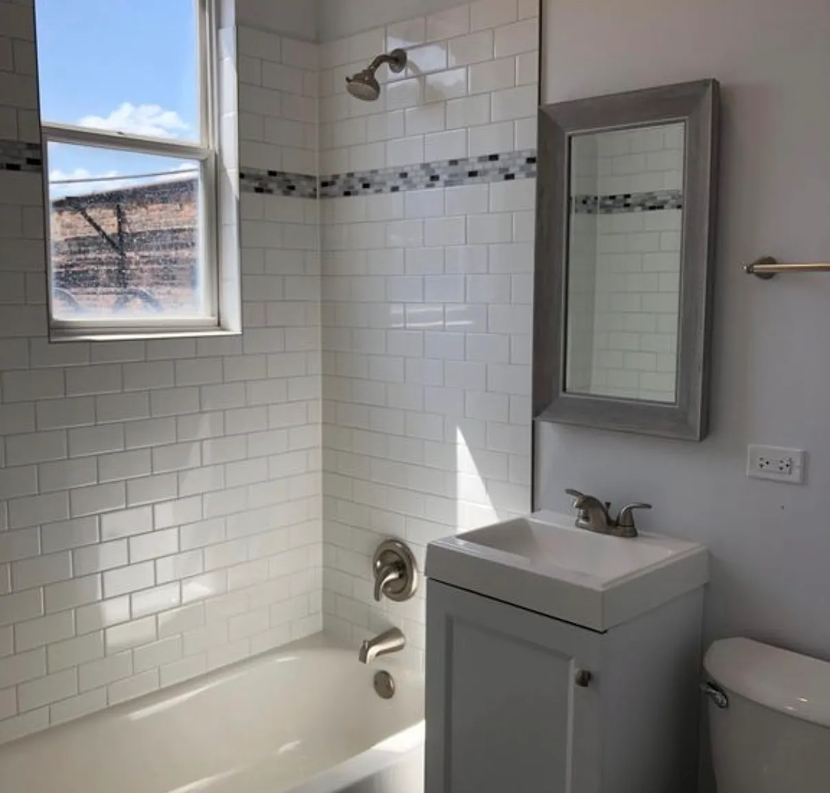2 bed, 1000 sqft, $2,200 — Photo 3