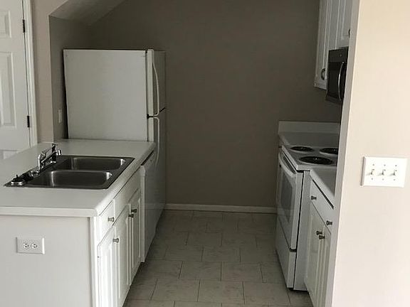 2nd image of 2814 Florence Dr