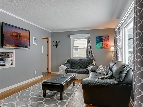 5th image of 6116 Woodbine Ave