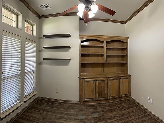 3rd image of 546 W Chickasaw Court Way