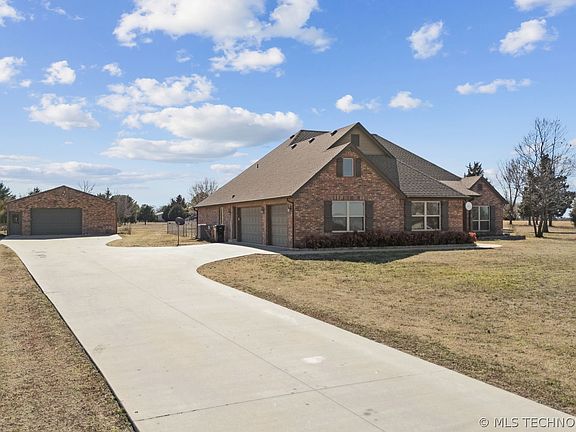 3rd image of 3398 E 426th Rd