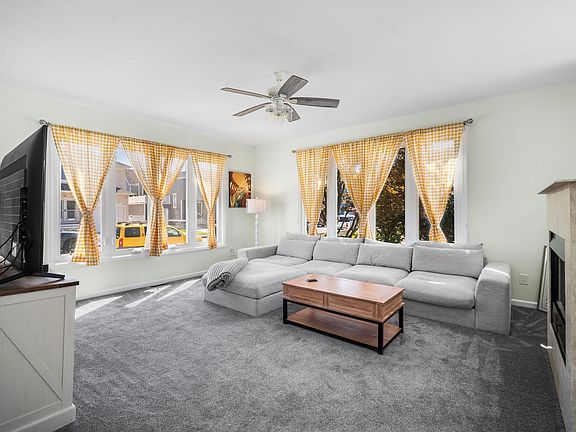4th image of 27 Bayside Ct