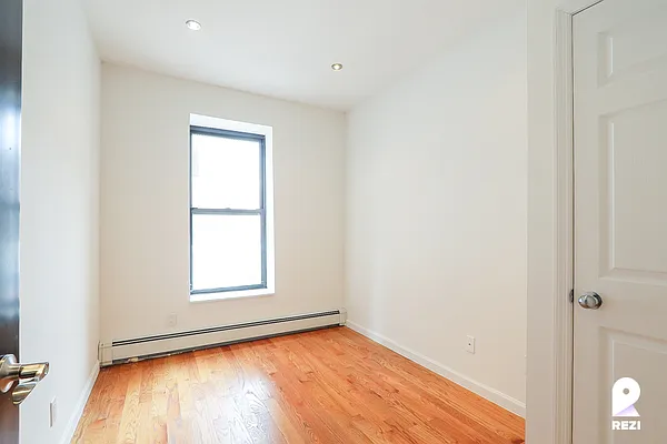 Rented by REZI | media 14