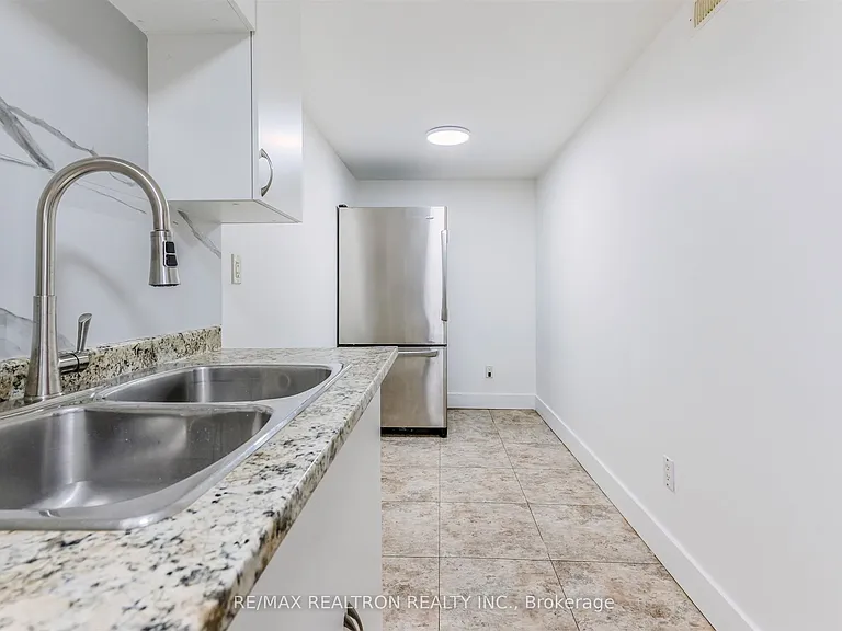 20 Castleton Ave #LOWER — Photo 10