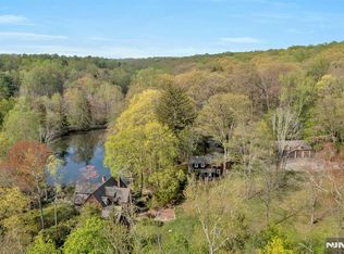 17 Hillside Ave, Upper Saddle River, NJ 07458