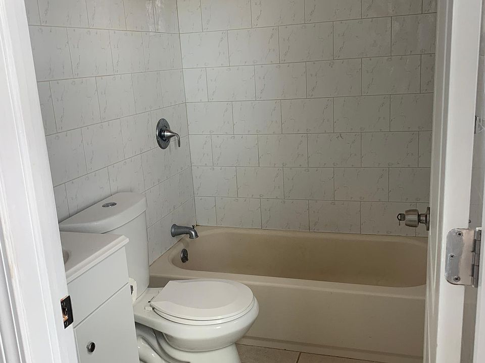 1st image of 4918 Locust St Floor 3