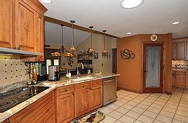 Chef's Kitchen with Granite!