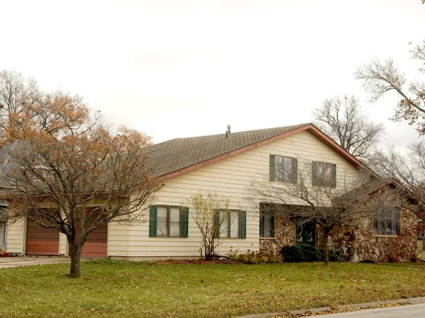 502 7th St, Aplington, IA 50604