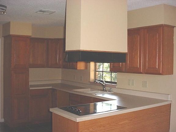 2nd image of 601 Adee Ln