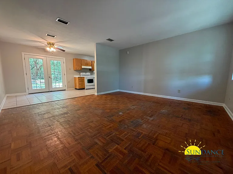 210 Buck Dr NE — Photo 2
