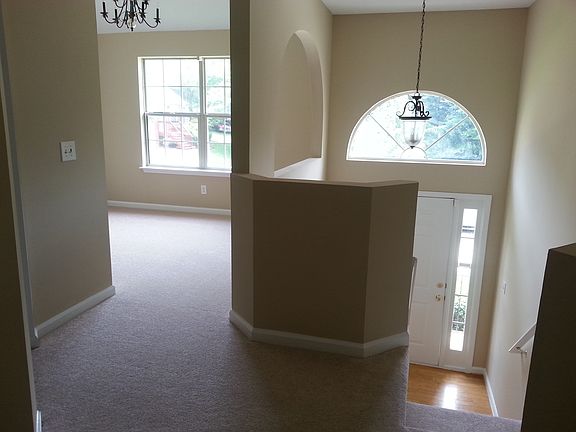 3rd image of 931 Merryweather Dr