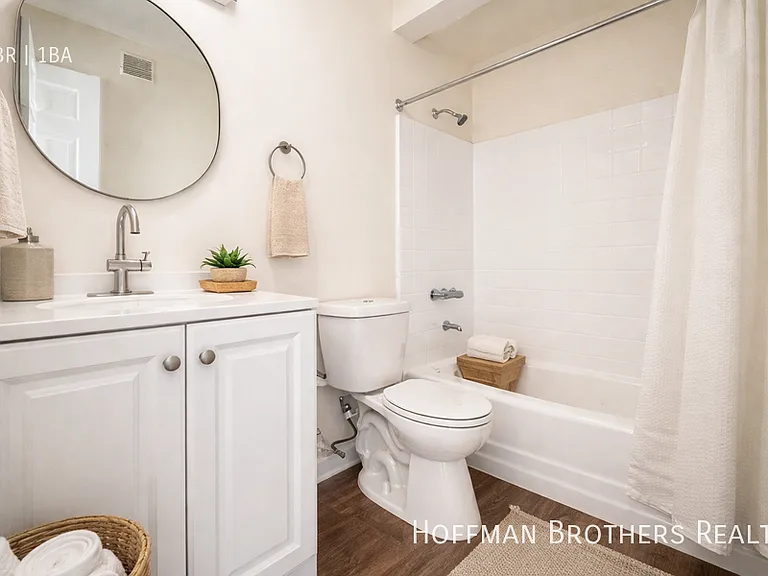 1256 W 87th St #6 — Photo 4