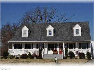 360 Shade Tree Dr, Colonial Heights, VA 23834