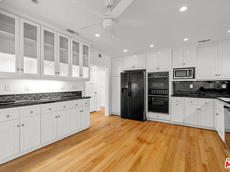 4352 Globe Ave — Photo 11