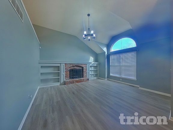 2nd image of 1025 N Crest Dr