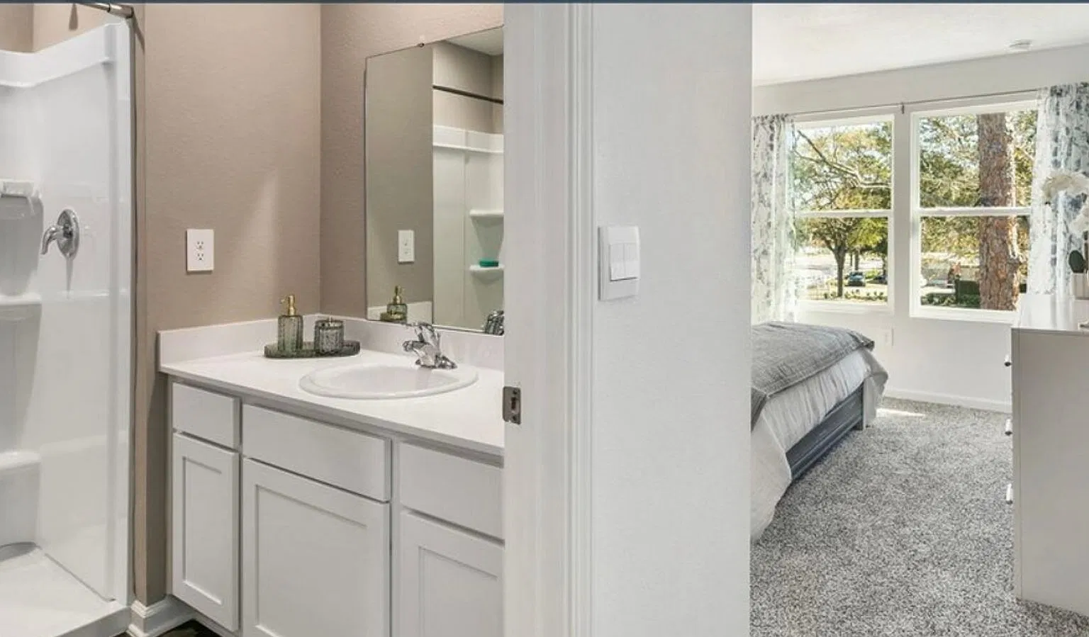 Stunning Townhouse Avaliable — Photo 1
