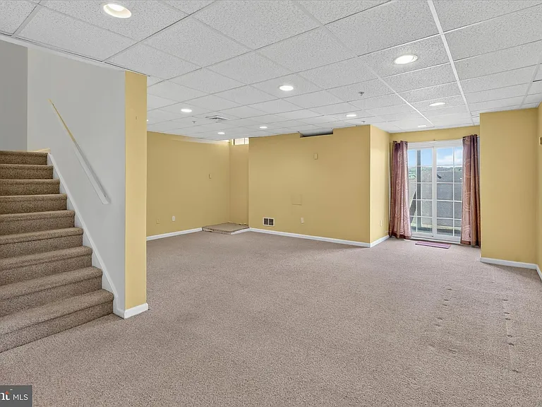 27 Lincoln Dr — Photo 52