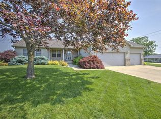 1310 Country Ln, Mt Zion, IL