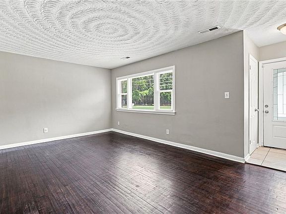 3rd image of 2615 Cedar Rd