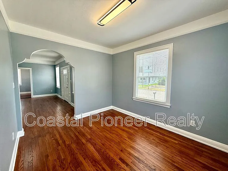 2323 W North B St — Photo 5