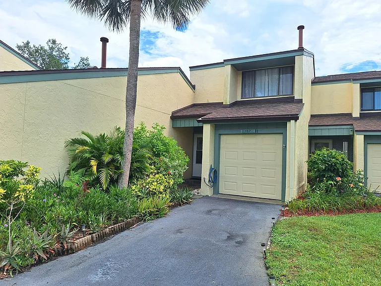 157 Club House Blvd — Photo 1