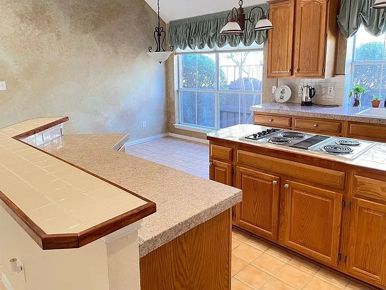 6401 Dakota Dr — Photo 8