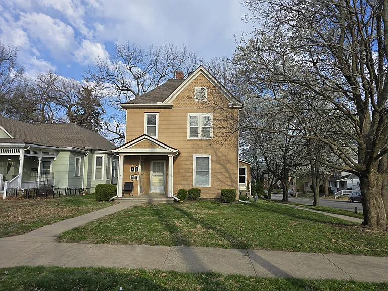 221 S Pleasant St #C — Photo 8