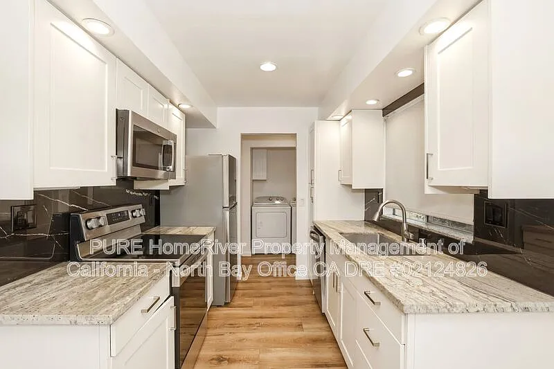 3 bed, 2.5 bath, 1260 sqft, $2,800 — Photo 2