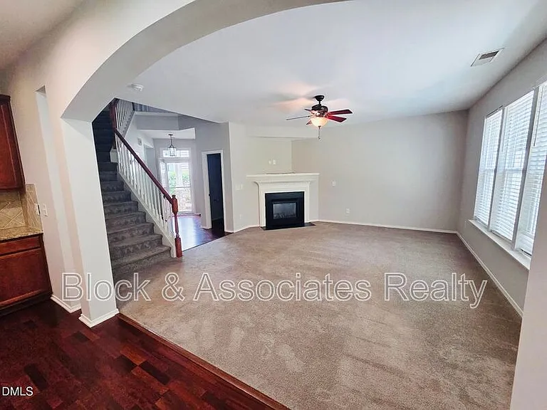 8208 Stone Cellar Dr — Photo 25