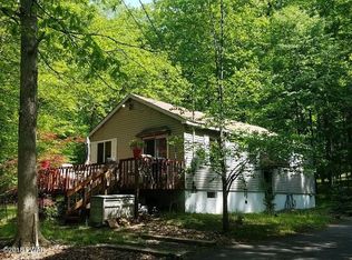 328 Otter Ct, Bushkill, PA 18324