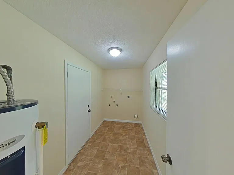 5432 NE 11th Ave — Photo 6