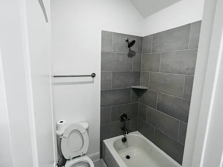 584 Bradley Dr — Photo 8