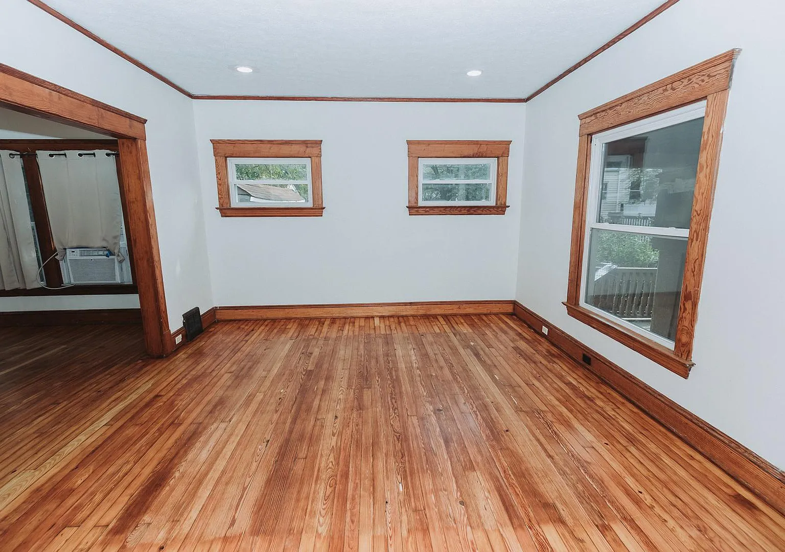 4 bed, 1200 sqft, $1,900 — Photo 1