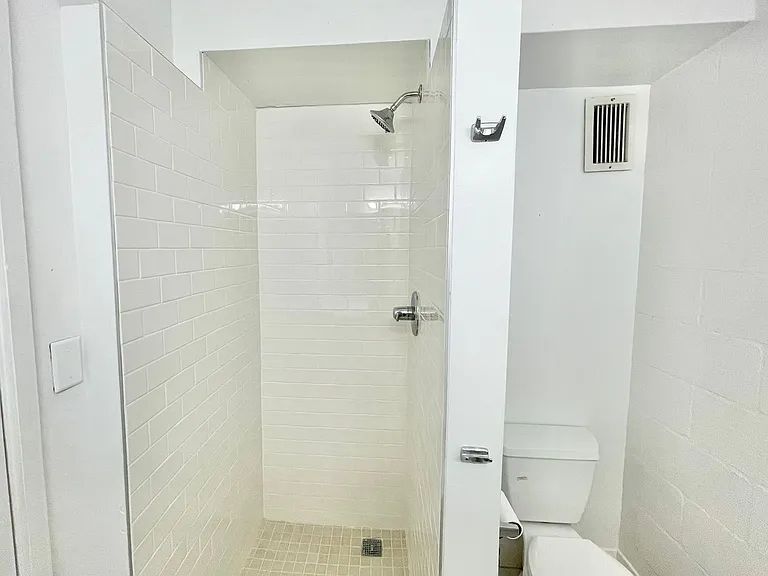 1914 University Ave #202 — Photo 9