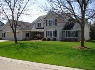 2104 E Prairie Creek Dr, Neenah, WI 54956